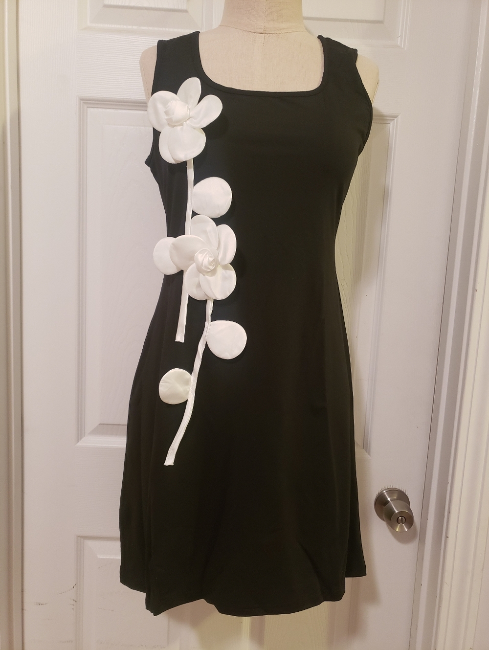 Black Sleeveless Floral Applique Dress - Elegant Women's Dress Size Large